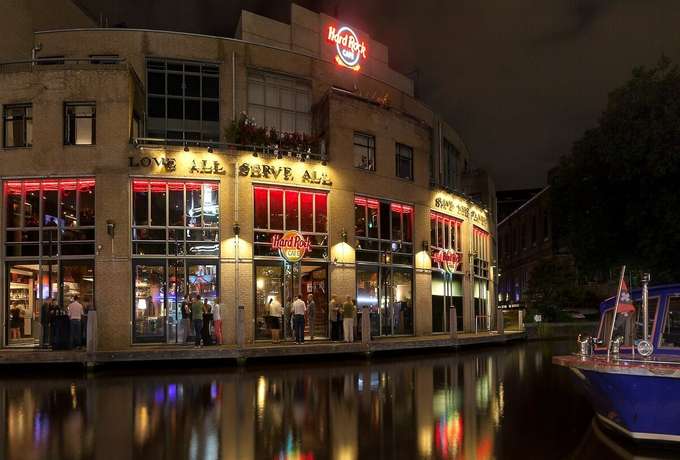 Enjoy the views from this waterside cafe