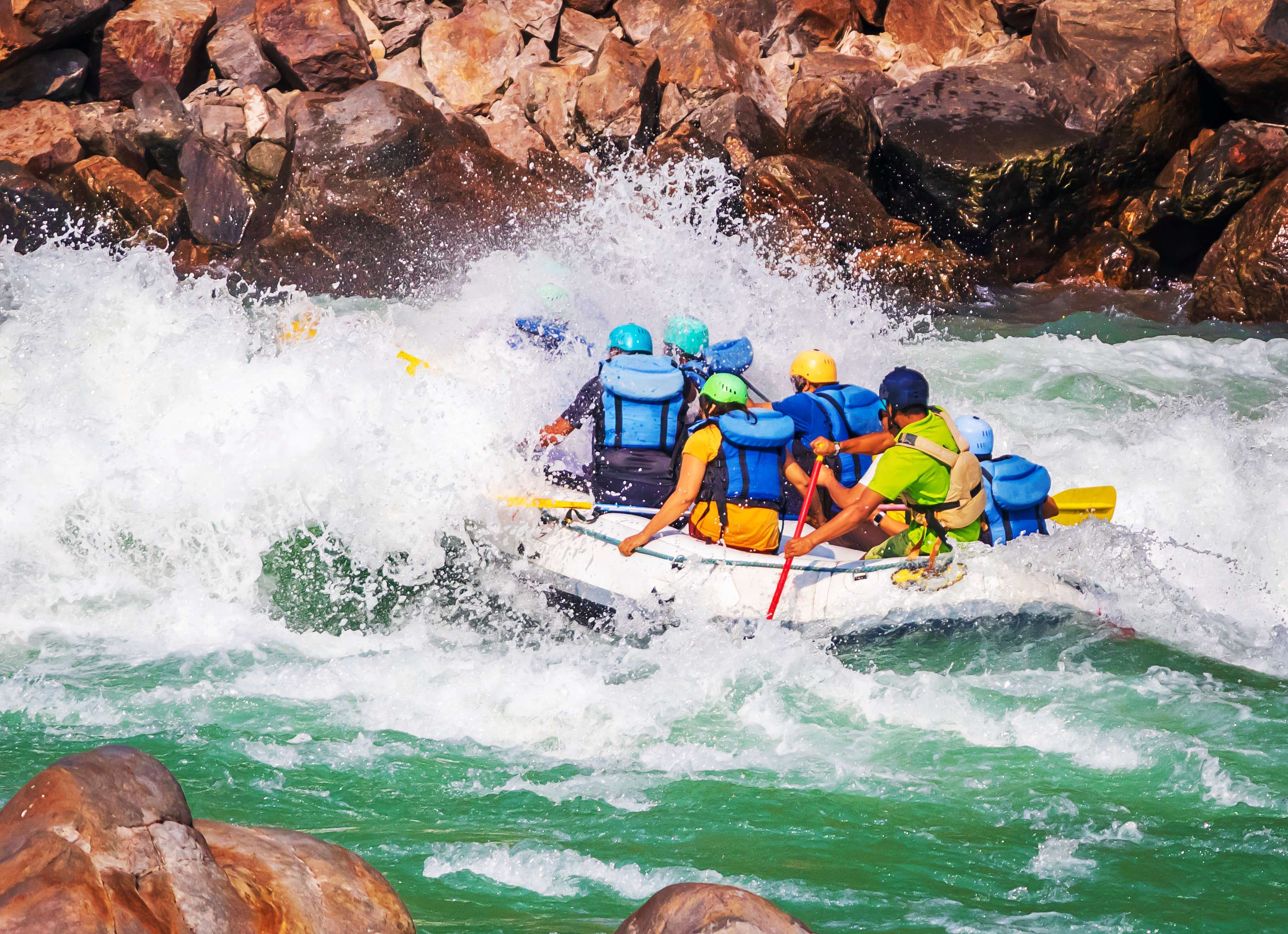 Begin your adventure with a convenient pick-up and a hassle-free journey to the stunning rafting site in Kullu