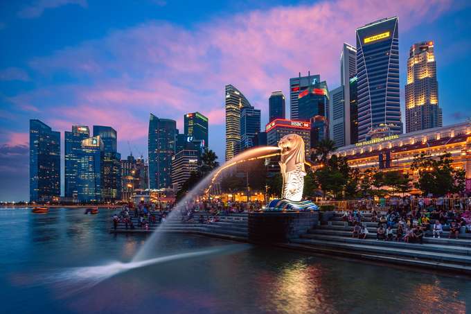 Sunset view in Singapore with Merlion statue