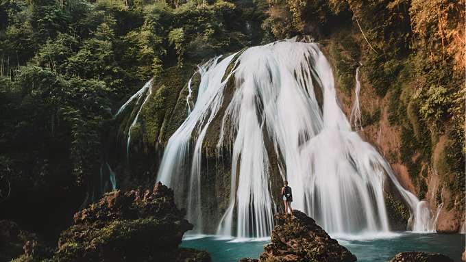 Marvel at the powerful cascade of the Khaddum Falls