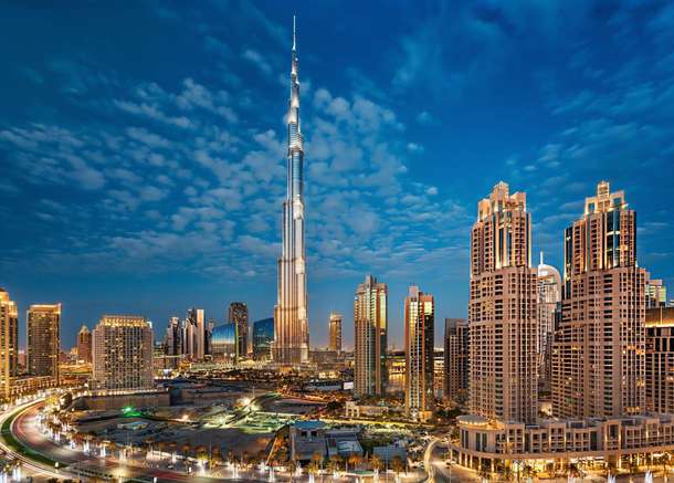 Marvel at the stunning beauty of the Burj Khalifa