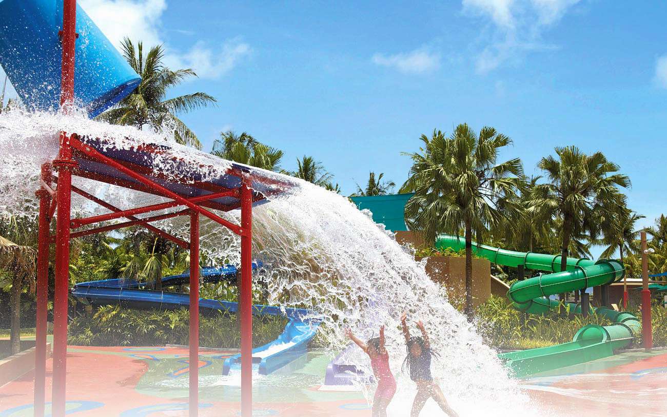 Chill & enjoy with your companions under the water