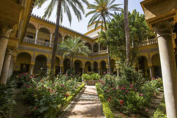 Explore the beautiful Palacio de las Duenas