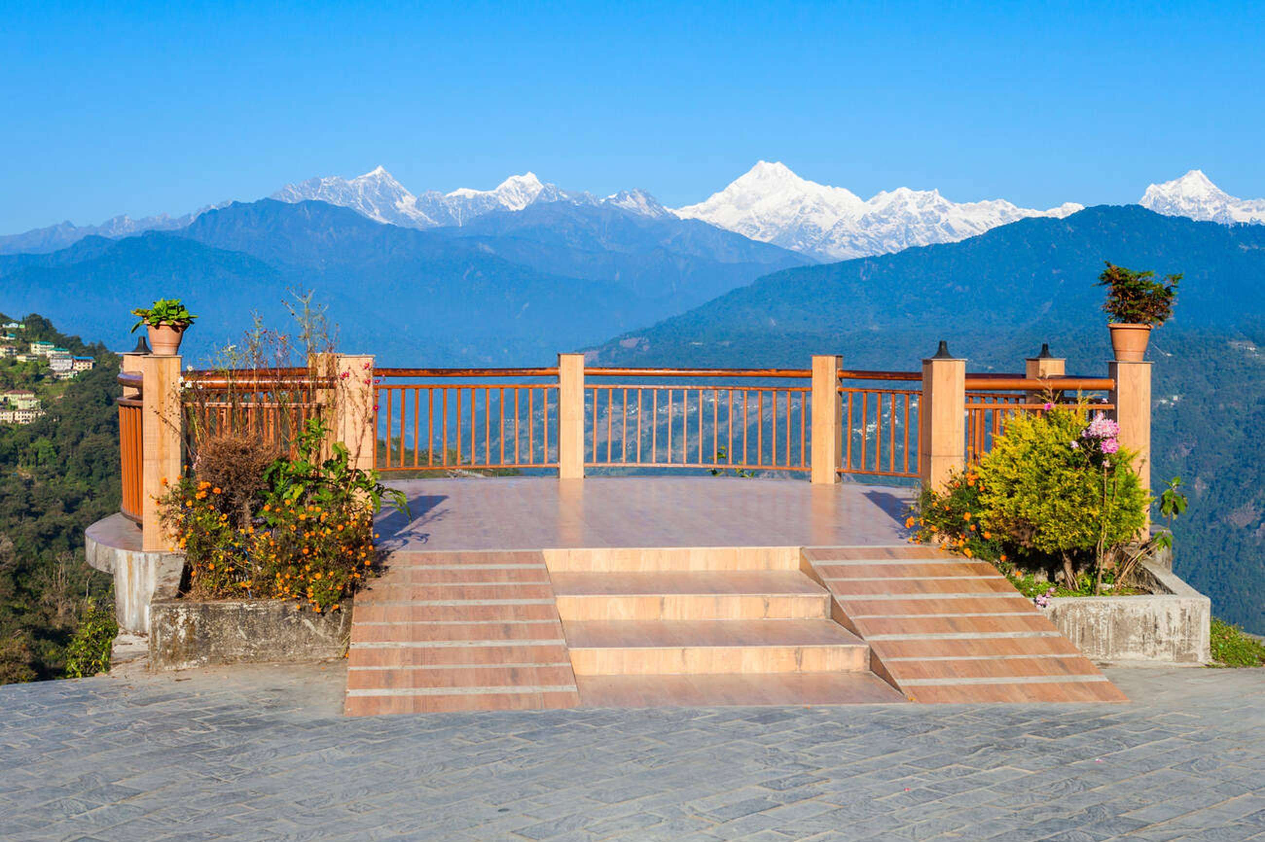 Capture breathtaking views of Kanchenjunga from Tashi View Point