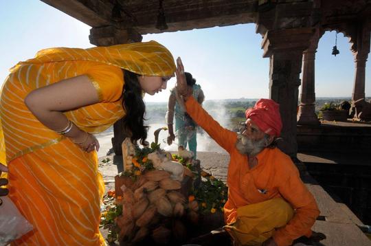 Bhimbetka Rock Shelters & Bhojpur Sightseeing Tour from Bhopal Image