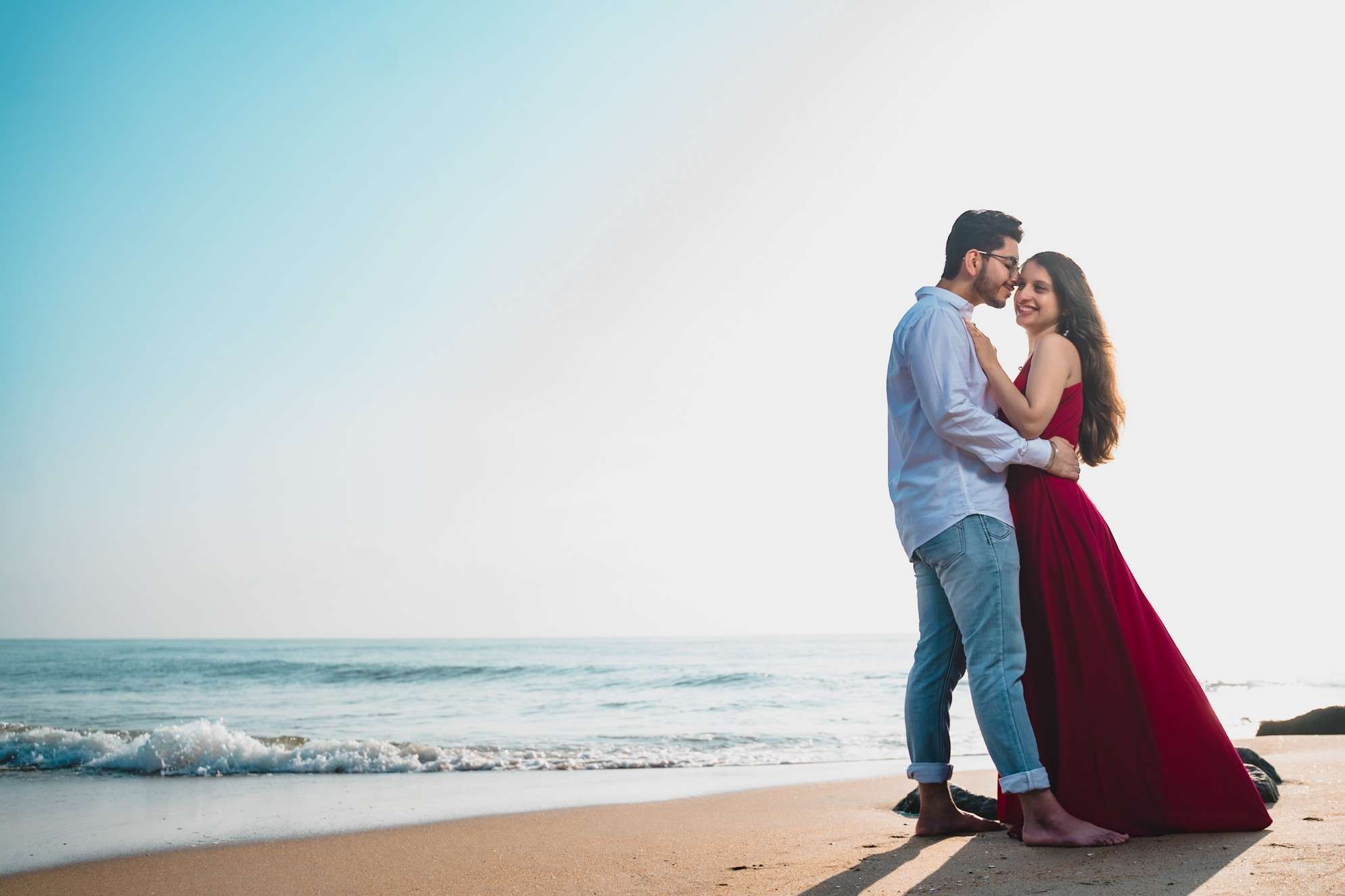Capture stunning photos with your partner at the Marari Beach, Alleppey