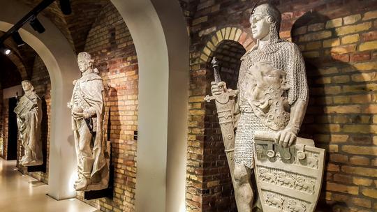 Budapest Parliament Tour Image