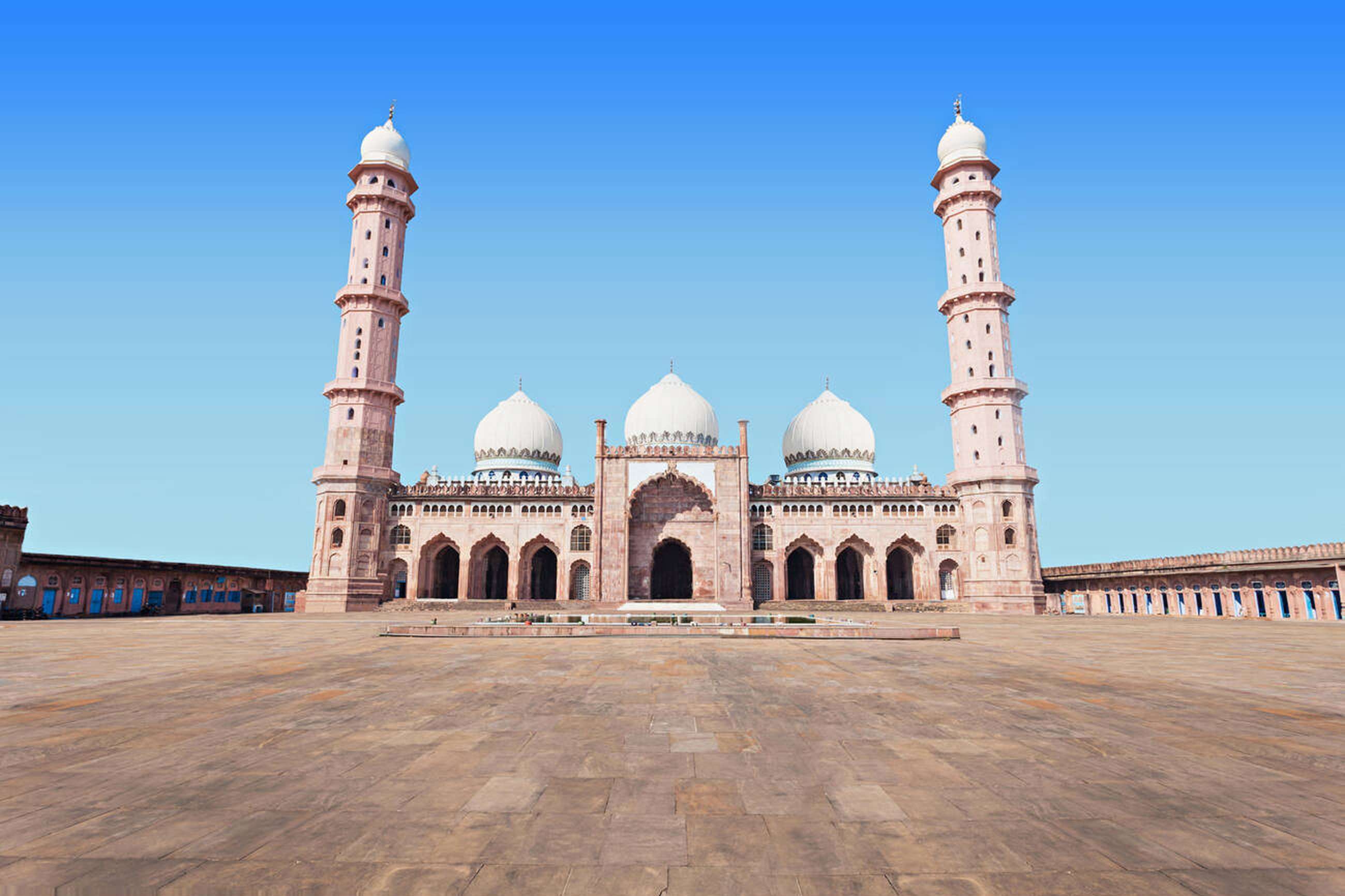 Admire the grandeur and intricate details of Taj-Ul-Masajid on an 8-hour sightseeing tour