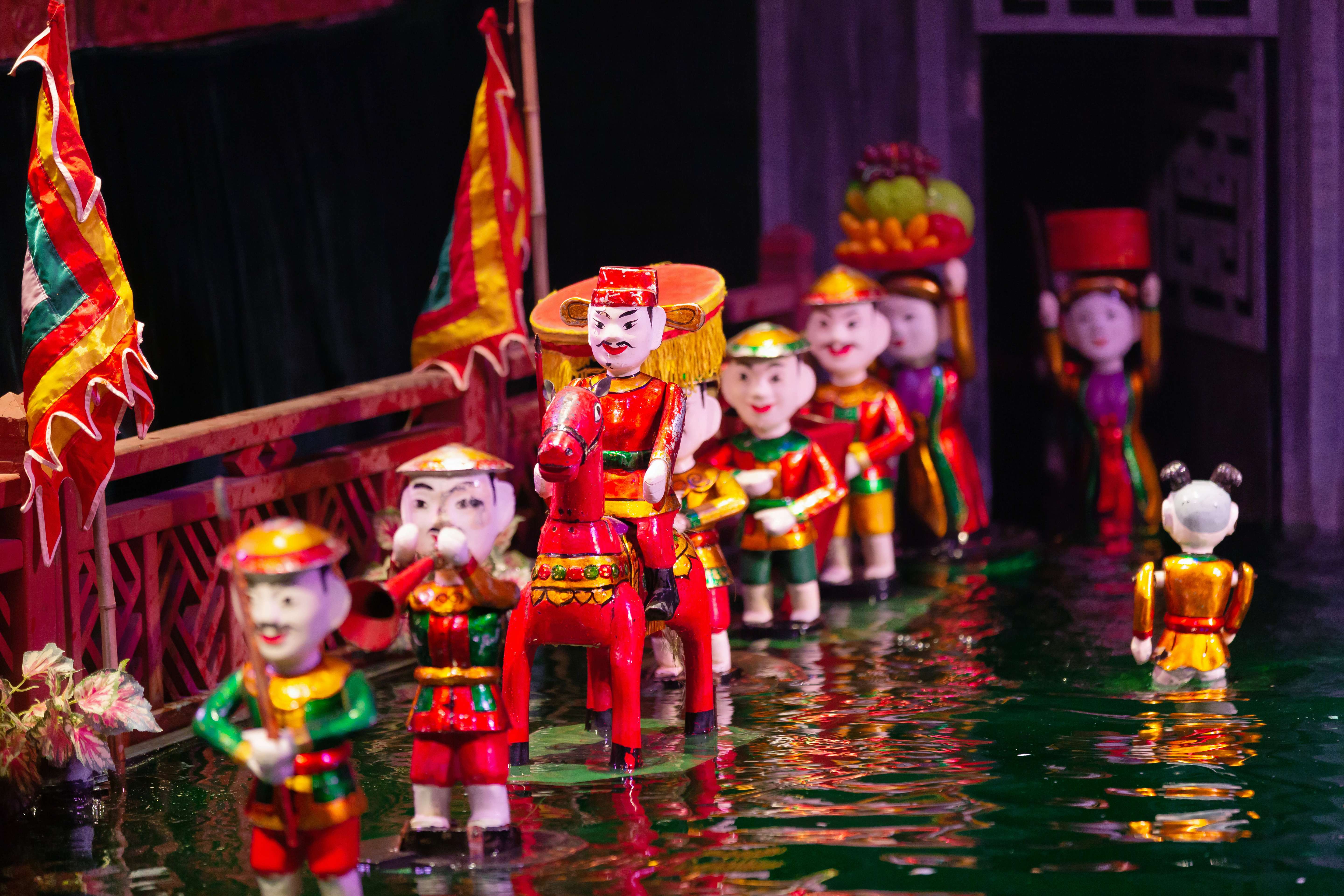 Watch the traditional puppet show at the Golden Dragon Water Puppet theater
