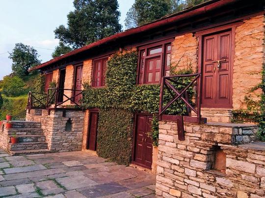 Kumaoni Estate Stay Overlooking Himalayas Image