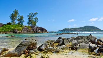 Yc5ft1dp16dbanr14v40gbahosig mahe port glaud 01