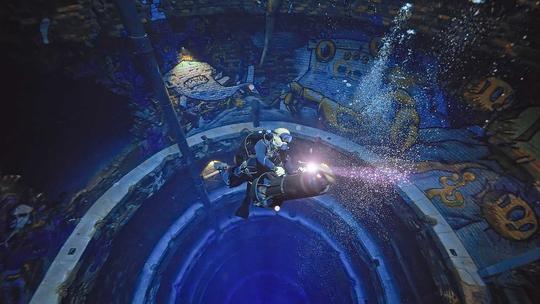 Deep Diving in Dubai Image