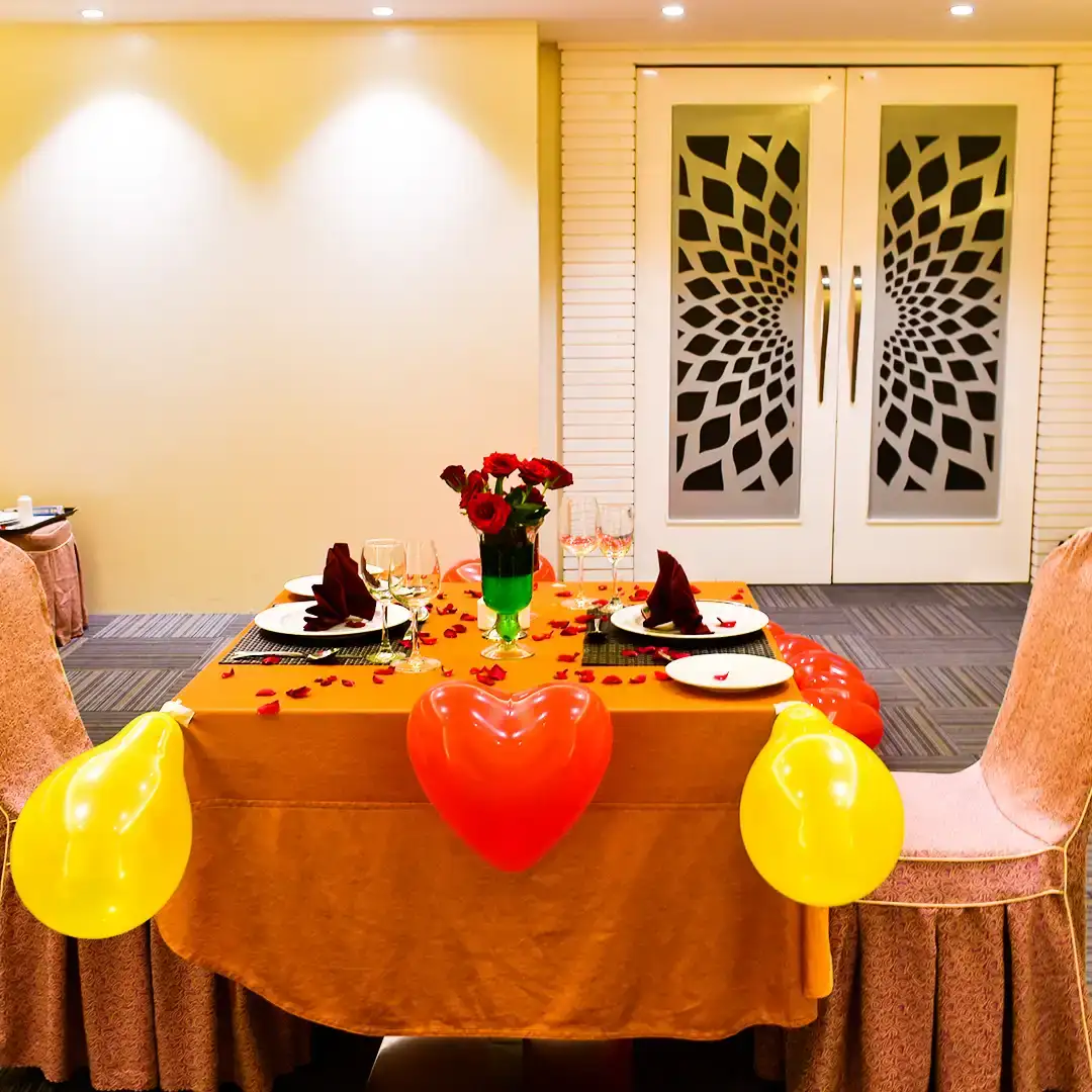 Book a fanciful candlelight date in Mumbai