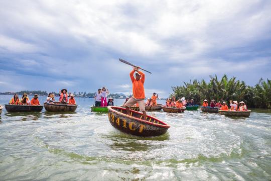 Half Day Cam Thanh Basket Boat Trip Image