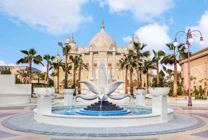 Admire the beauty of the Royal Plaza Zone and capture some social media worthy pictures