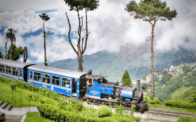 The iconic Toy Train view of Darjeeling 