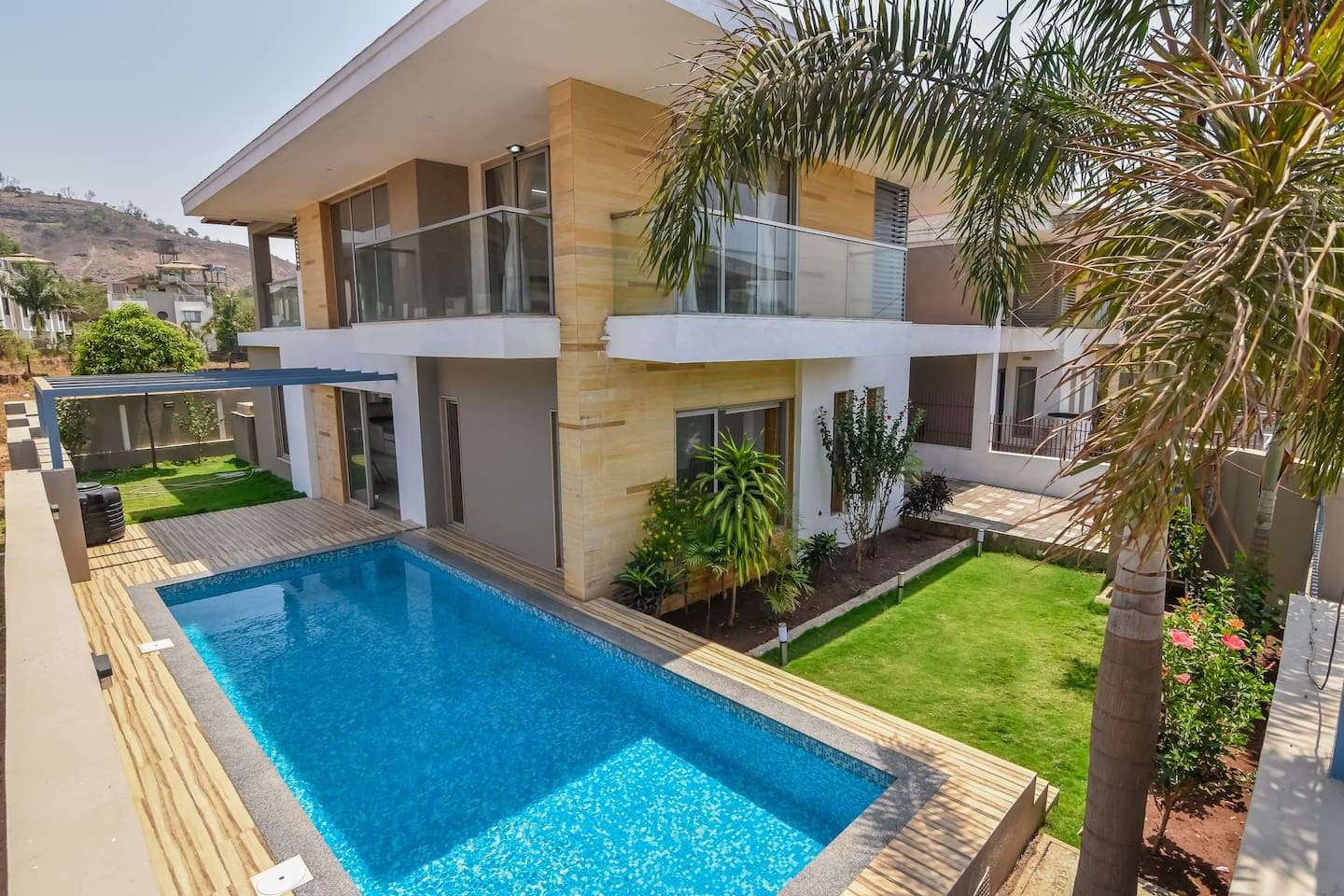 Side view of the villla