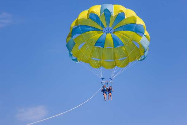 Enjoy parasailing for 10 minutes in Khuri