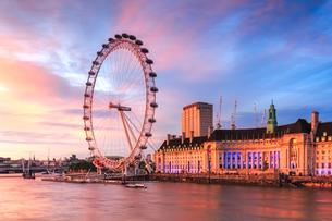 Enjoy the magic hour's stunning vista of the London Eye
