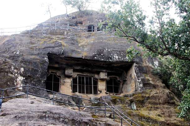 Explore Pachmarhi’s charm with a scenic ride to Pandav Caves and beyond